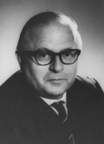 Portrait von Dr. jur. h.c. Max Güde, Senatspräsident beim Bundesgerichtshof 1955 - 1956